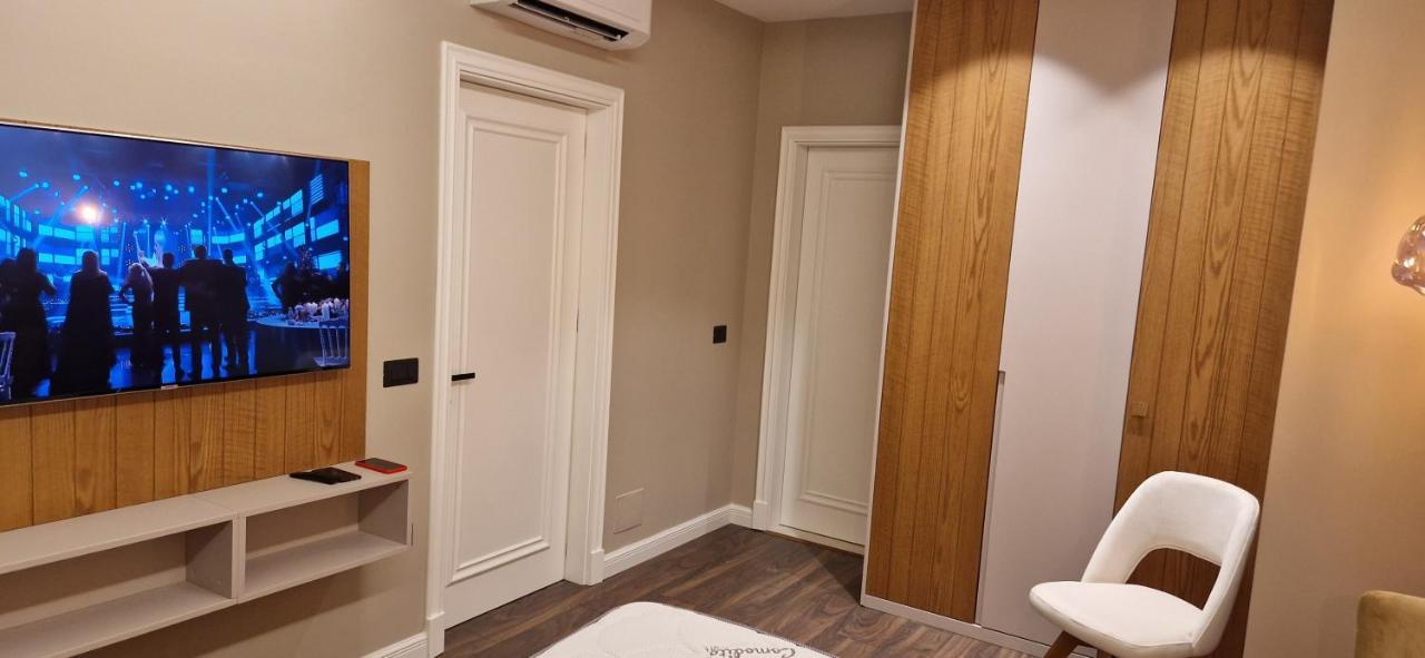 Central Deluxe Apartment Tirana Bagian luar foto