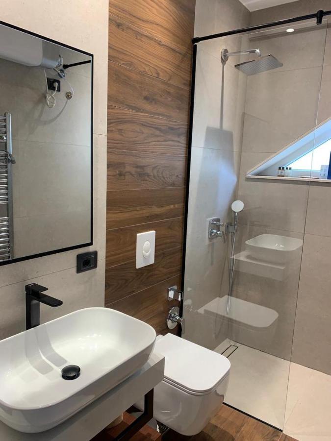 Central Deluxe Apartment Tirana Bagian luar foto