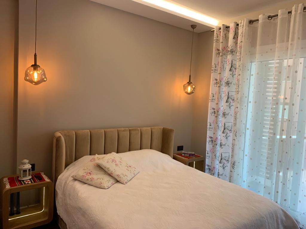 Central Deluxe Apartment Tirana Bagian luar foto