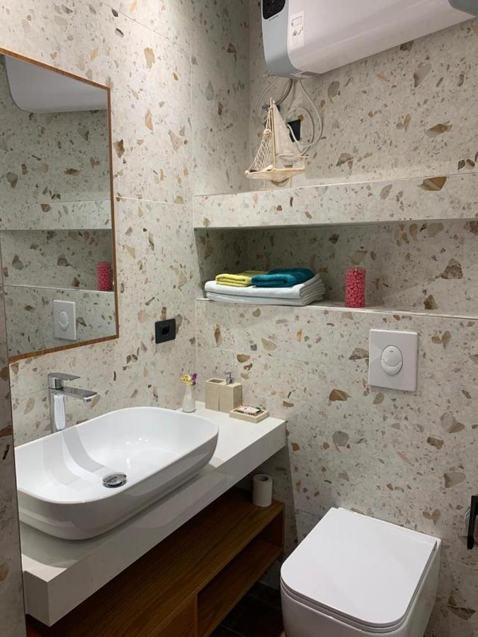 Central Deluxe Apartment Tirana Bagian luar foto